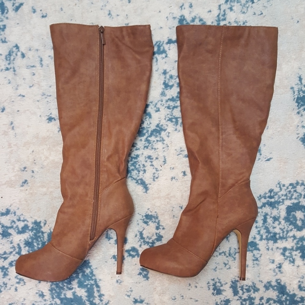High heeled boots